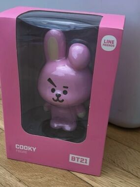 BTS BT21 Cooky figurine